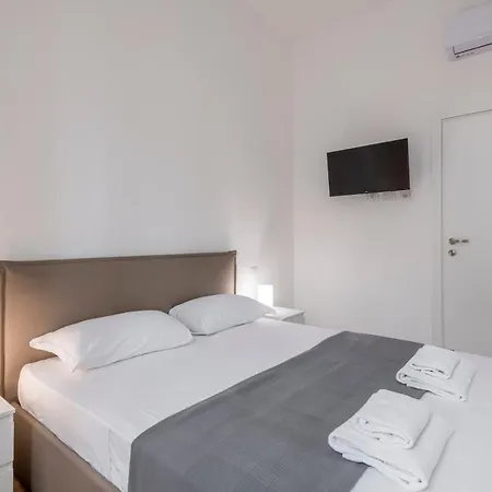 Holiday home Prealpi1-design With Two Double Bedrooms *