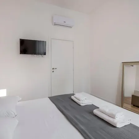 Prealpi1-design With Two Double Bedrooms Milano